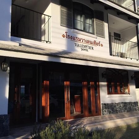 Valentier Cafe And Hotel Чиангмай Экстерьер фото