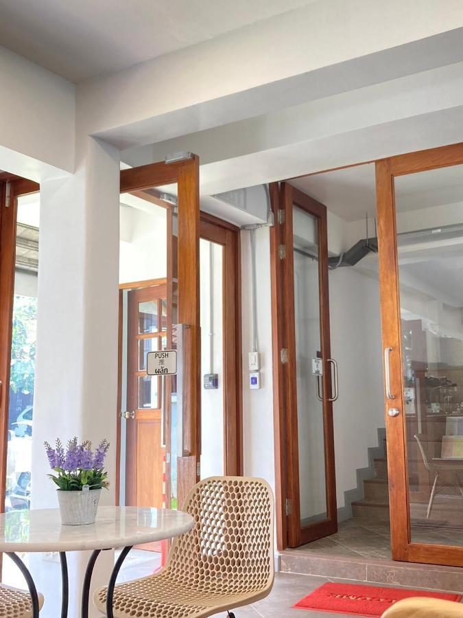 Valentier Cafe And Hotel Чиангмай Экстерьер фото