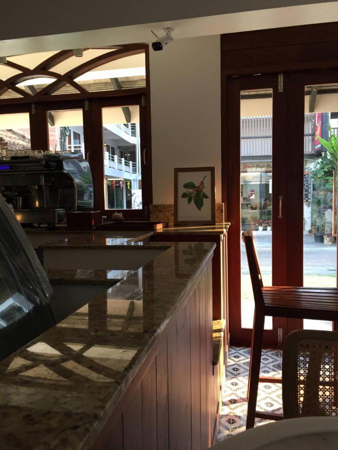 Valentier Cafe And Hotel Чиангмай Экстерьер фото