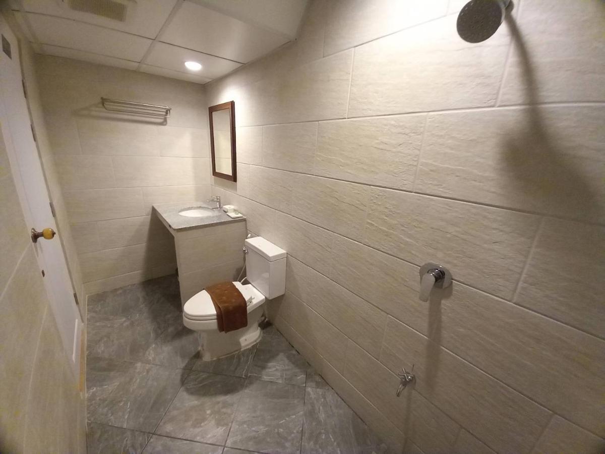 Valentier Cafe And Hotel Чиангмай Экстерьер фото