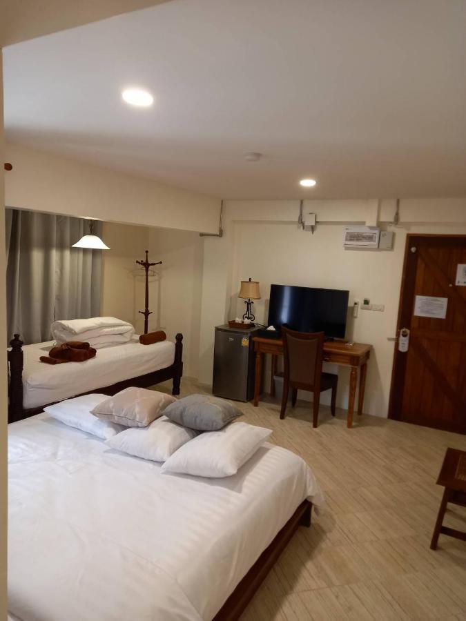 Valentier Cafe And Hotel Чиангмай Экстерьер фото