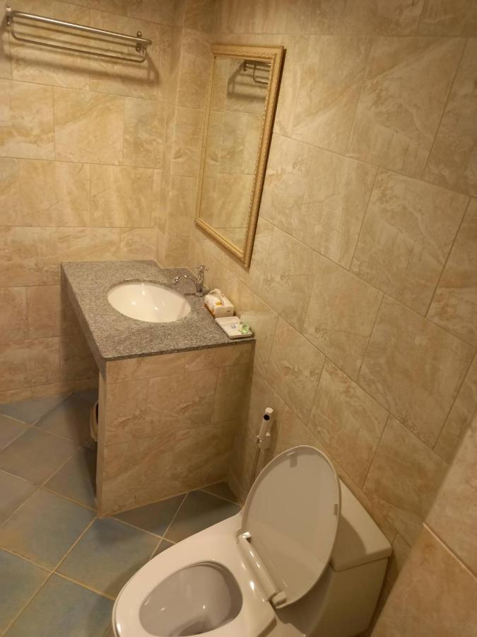 Valentier Cafe And Hotel Чиангмай Экстерьер фото